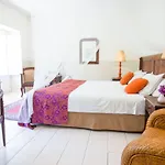 La Fuente De La Higuera Hotel