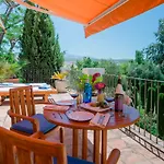 La Fuente De La Higuera Отель 4*